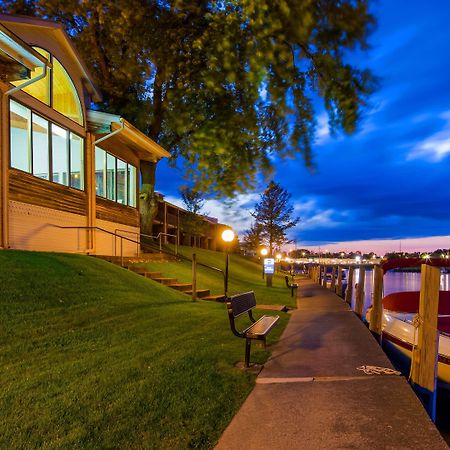 Best Western River Terrace Cheboygan Bagian luar foto