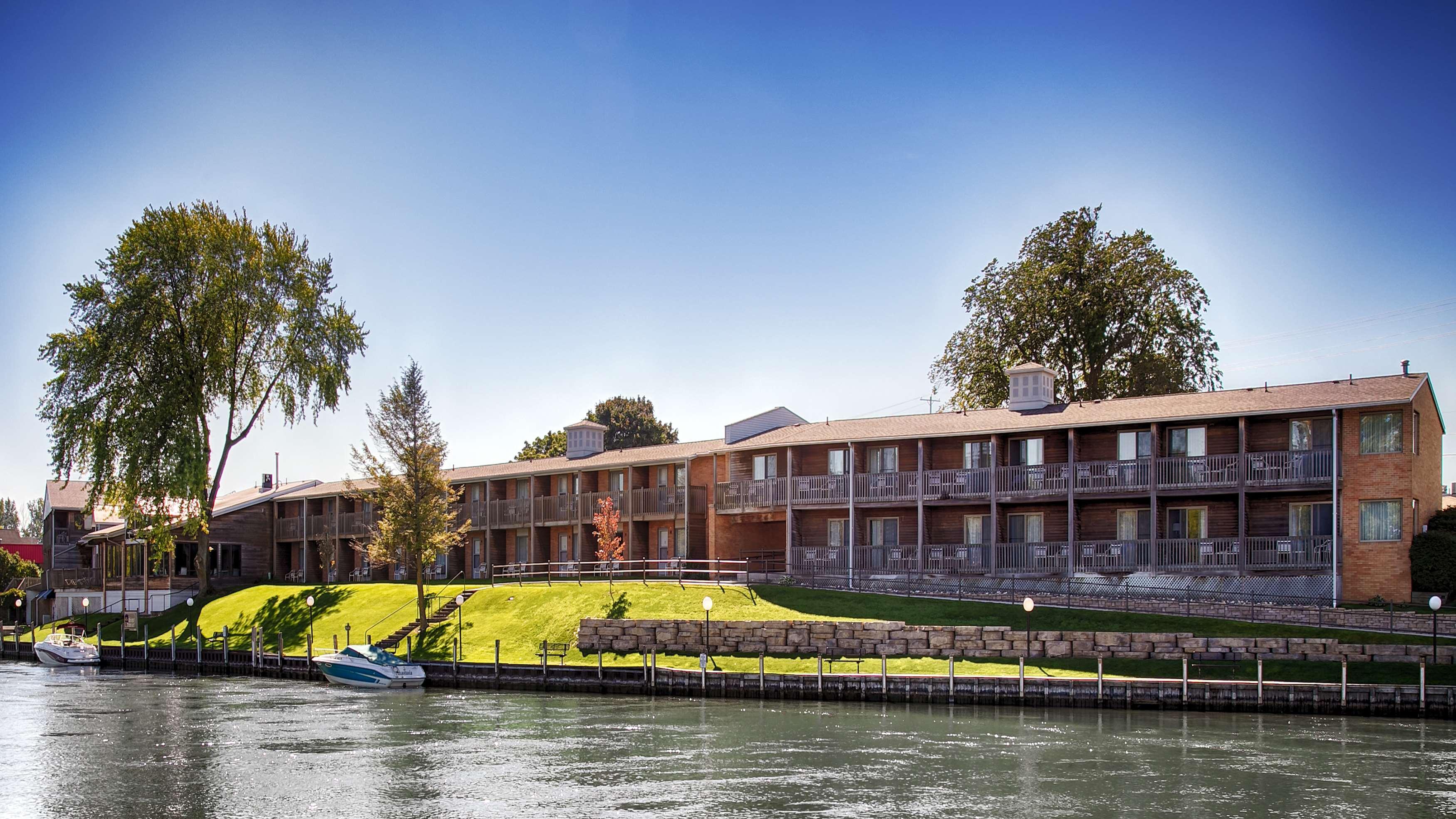 Best Western River Terrace Cheboygan Bagian luar foto
