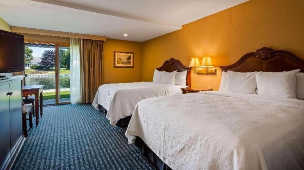 Best Western River Terrace Cheboygan Bagian luar foto