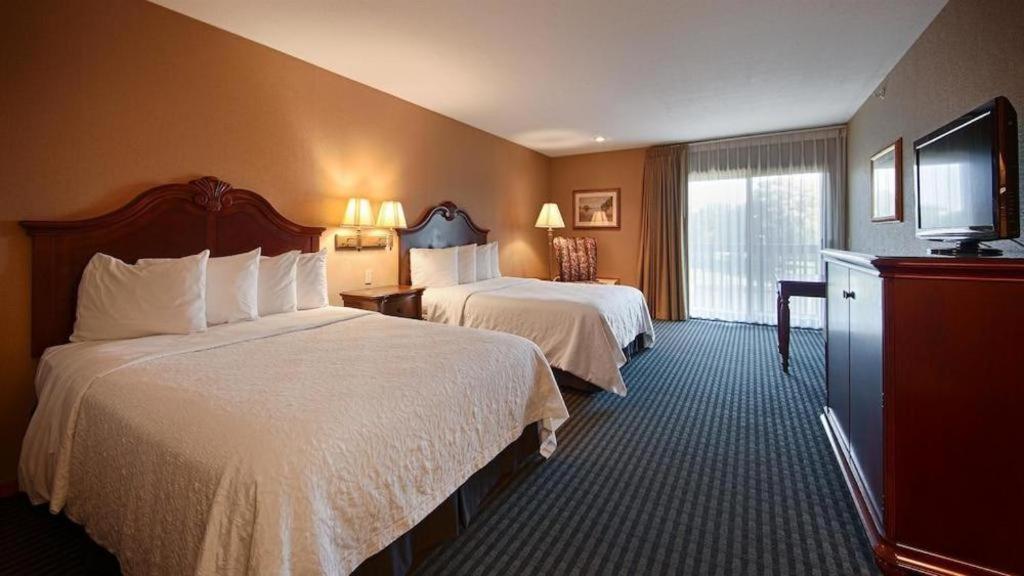 Best Western River Terrace Cheboygan Bagian luar foto