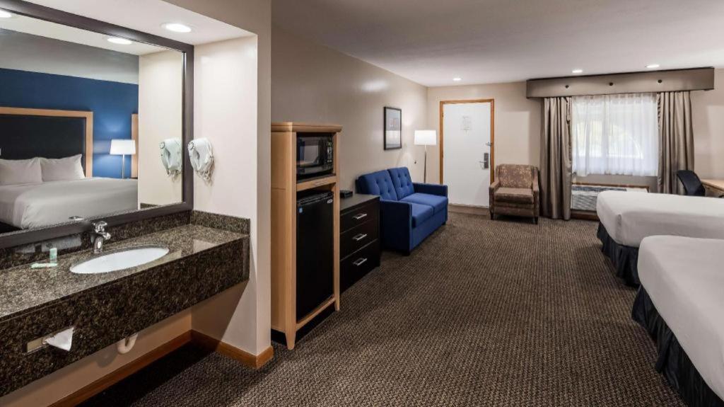 Best Western River Terrace Cheboygan Bagian luar foto