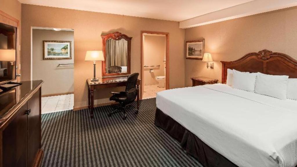 Best Western River Terrace Cheboygan Bagian luar foto
