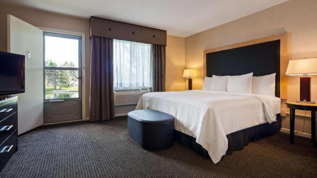 Best Western River Terrace Cheboygan Bagian luar foto