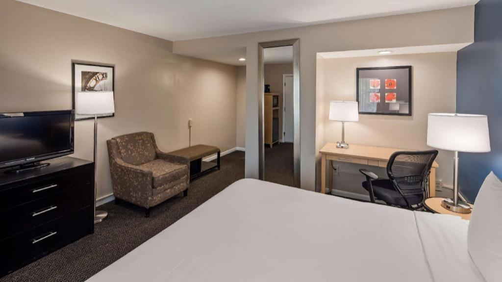Best Western River Terrace Cheboygan Bagian luar foto