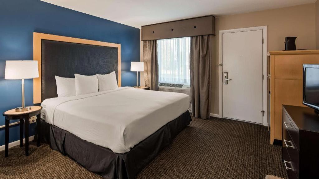 Best Western River Terrace Cheboygan Bagian luar foto