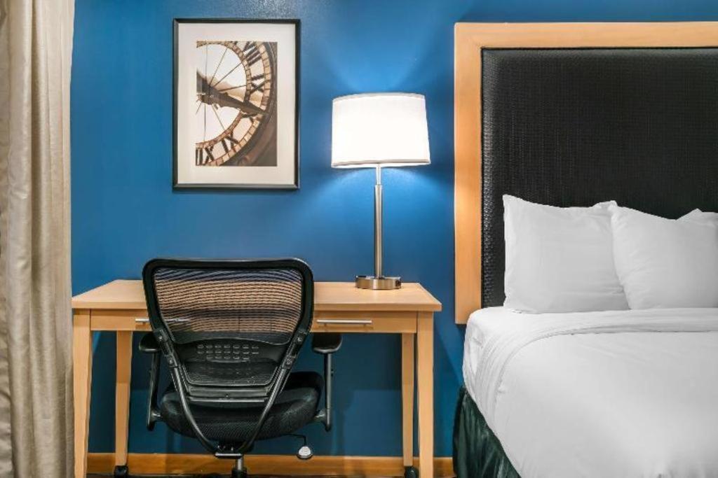 Best Western River Terrace Cheboygan Bagian luar foto