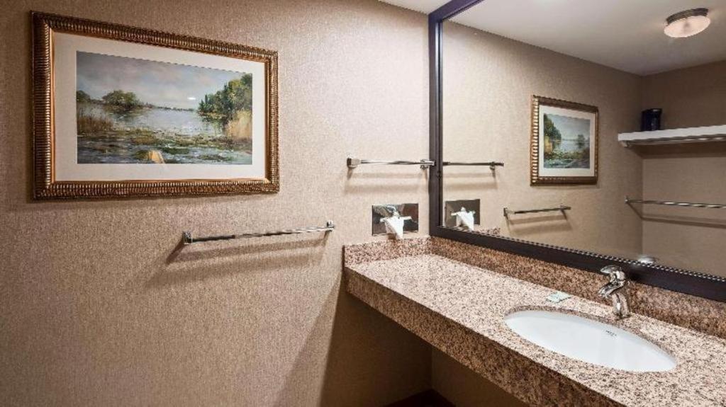 Best Western River Terrace Cheboygan Bagian luar foto