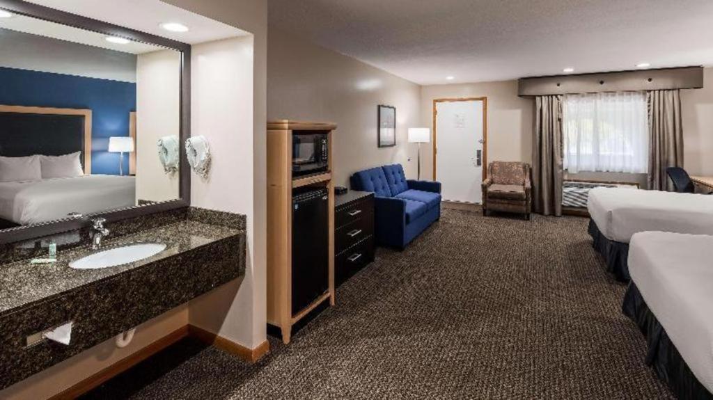 Best Western River Terrace Cheboygan Bagian luar foto