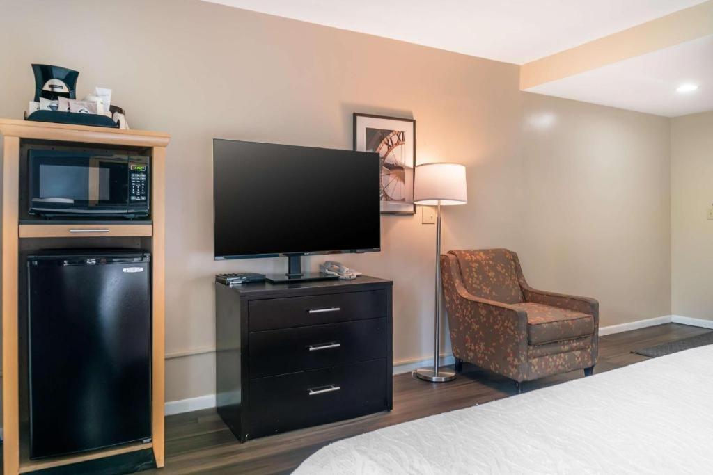 Best Western River Terrace Cheboygan Bagian luar foto