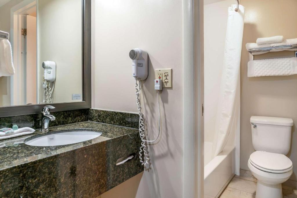 Best Western River Terrace Cheboygan Bagian luar foto
