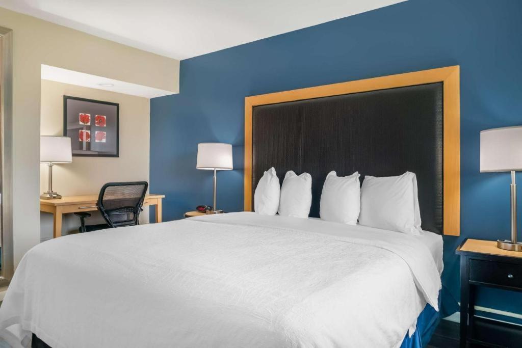 Best Western River Terrace Cheboygan Bagian luar foto