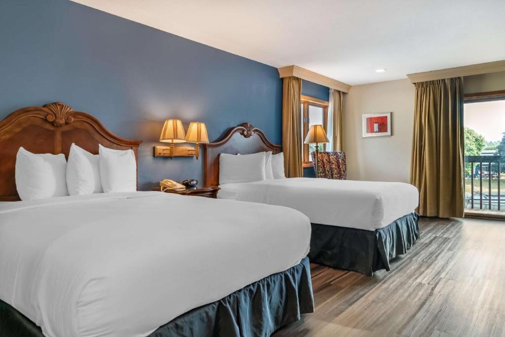 Best Western River Terrace Cheboygan Bagian luar foto