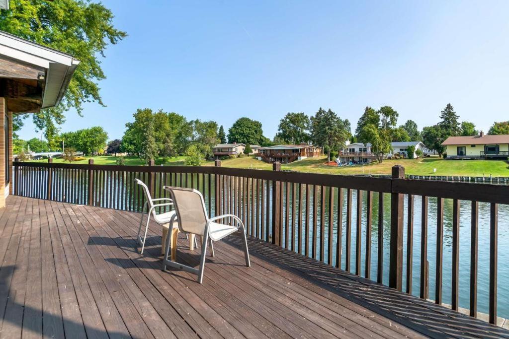 Best Western River Terrace Cheboygan Bagian luar foto