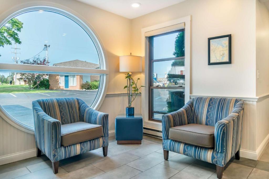 Best Western River Terrace Cheboygan Bagian luar foto